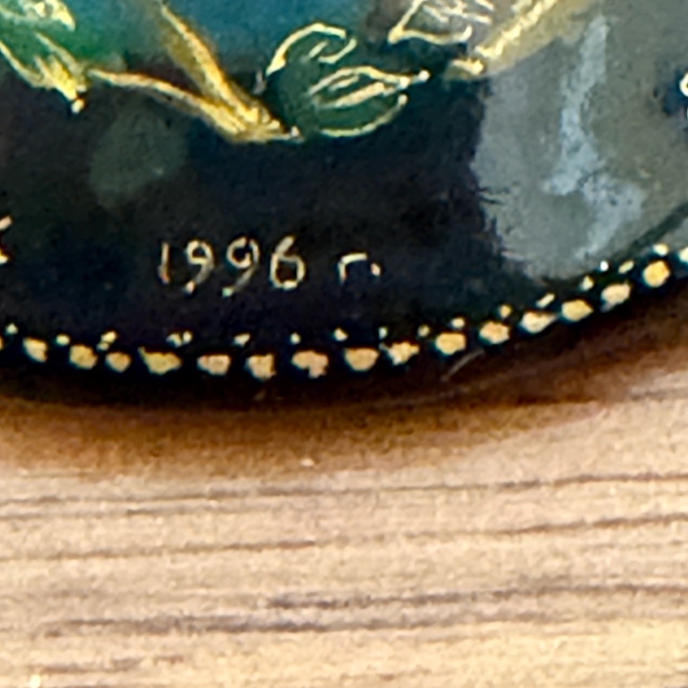 Vintage Palekh Brooch Artist Signed 1996 Russian Lacquered Hand Painted Brooch - Picture 5 of 6